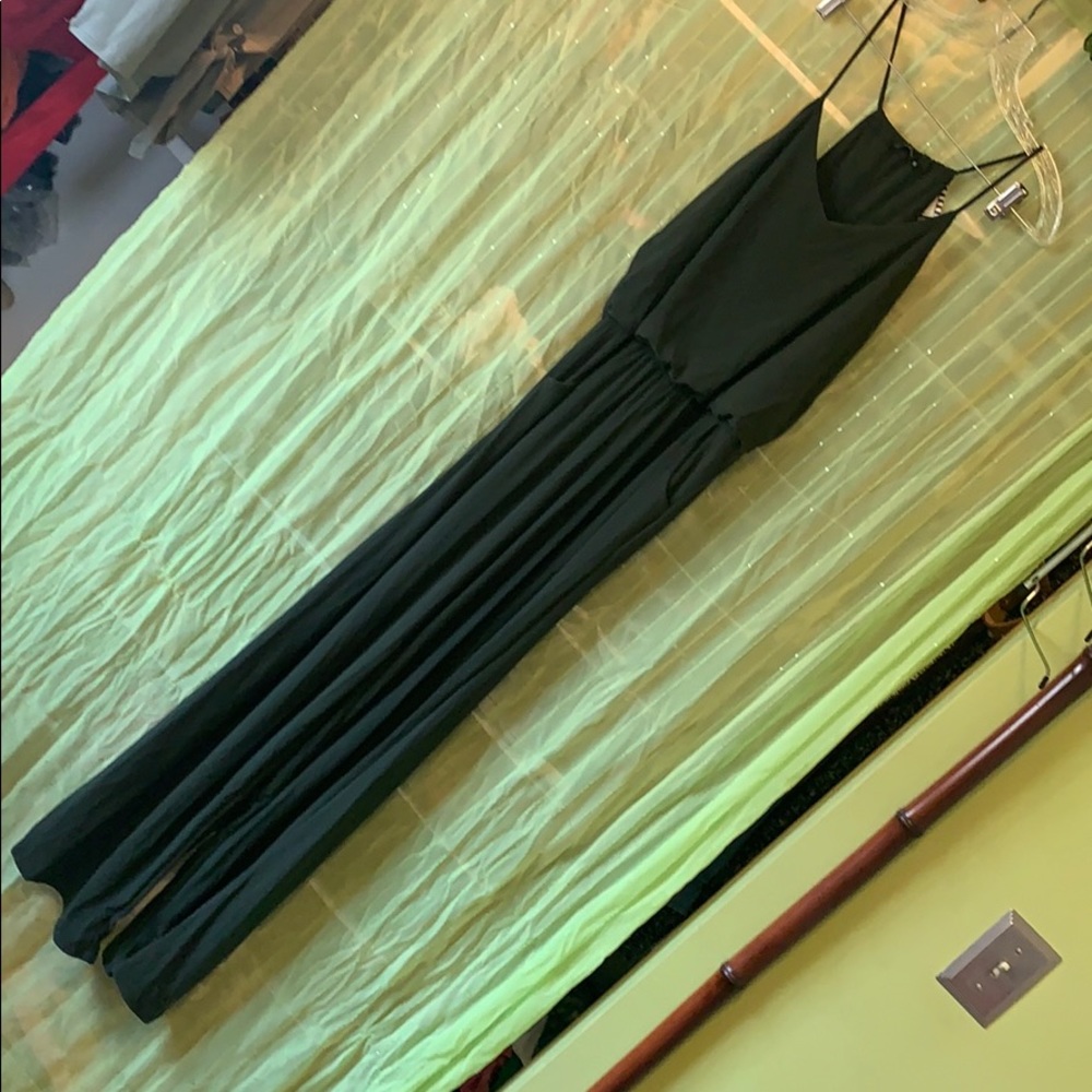 Olive romper with pockets and elastic waist